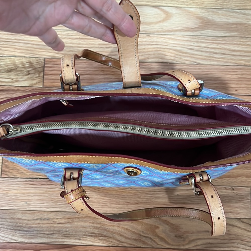 GUC beautiful Dooney & Bourke Handbag 👜 - Picture 5 of 17
